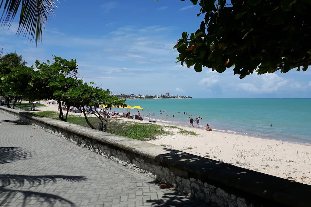 Praia de Manaíra, é só atravessar a rua!