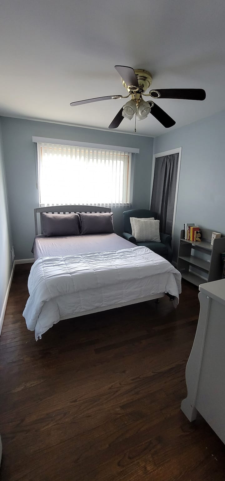 ห้องนอนจากห้องโถงวิวทางเดิน 