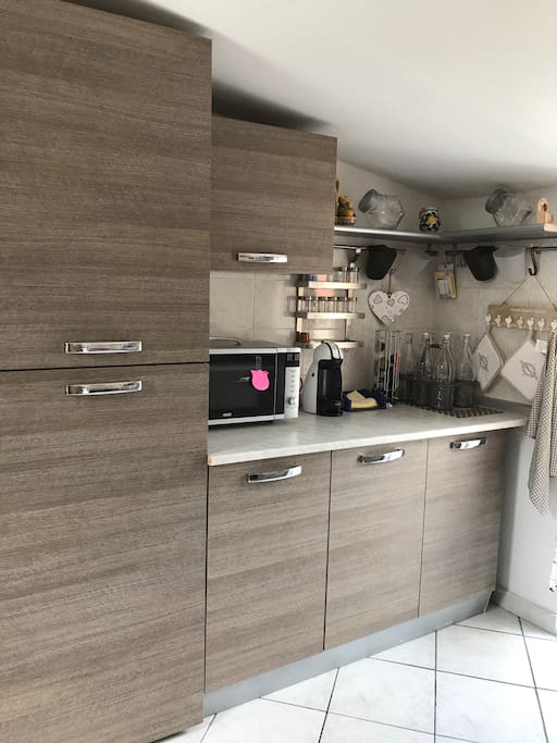 CUCINA (frigo, microonde, macchina caffè)