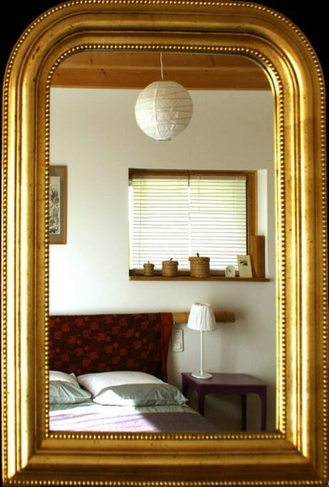 Calme et confortable : la chambre.