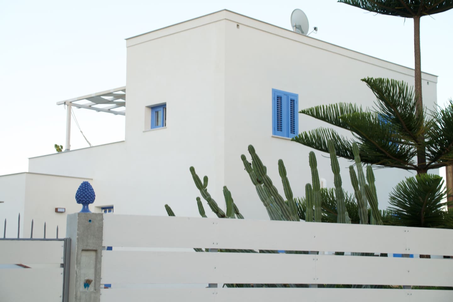 Casa blu au bord de la mer häuser zur miete in santa flavia sicilia italien