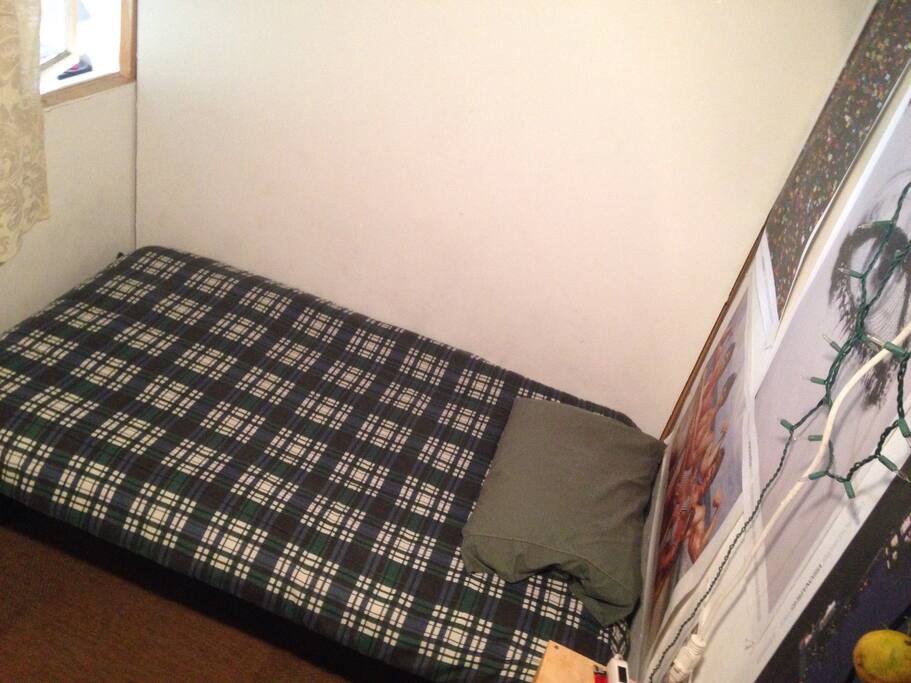 Another view of the bed.