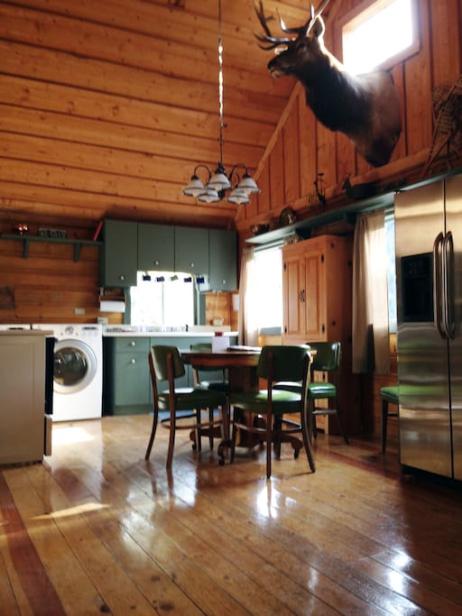 Kitchen with newer appliances, washer/dryer, ice maker.