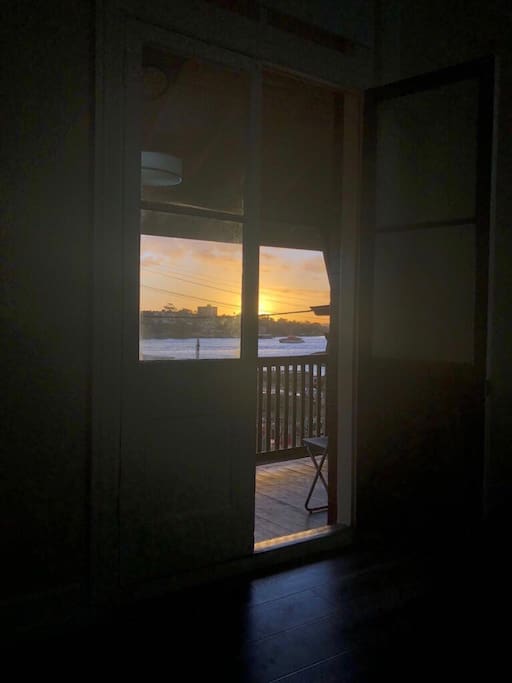 Balcony door, bed 1