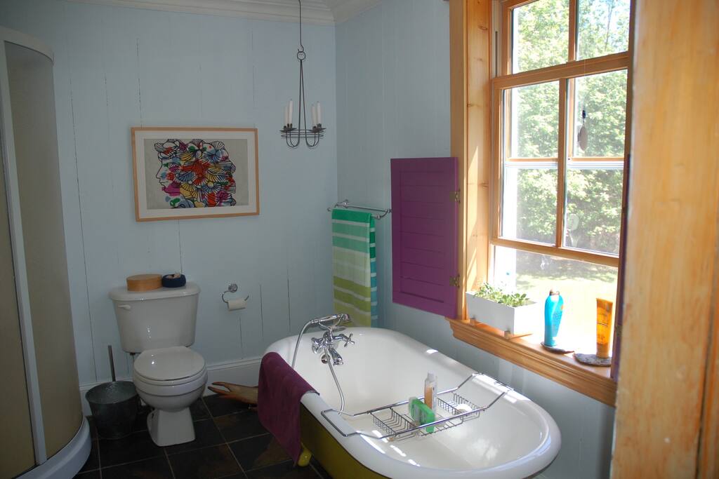 Salle de bain avec douche