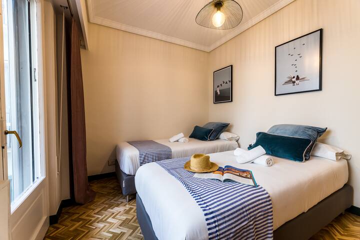 Zubieta Plaza: 1 min from La Concha Beach gallery image 5