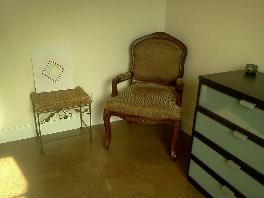 the rest of the bedroom