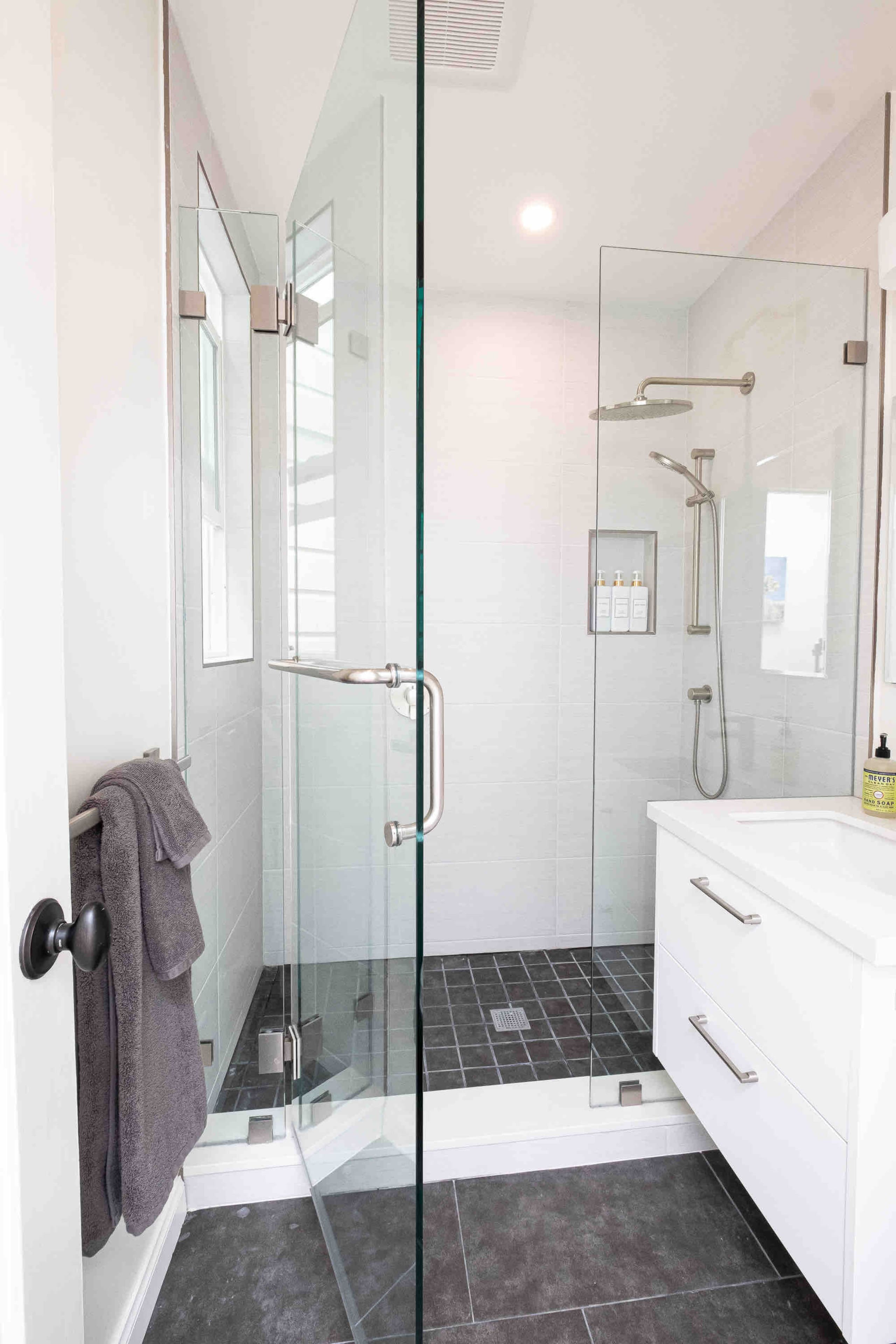 Home in San Francisco · ★4.96 · 2 bedrooms · 2 beds · 1 bath - Image 23