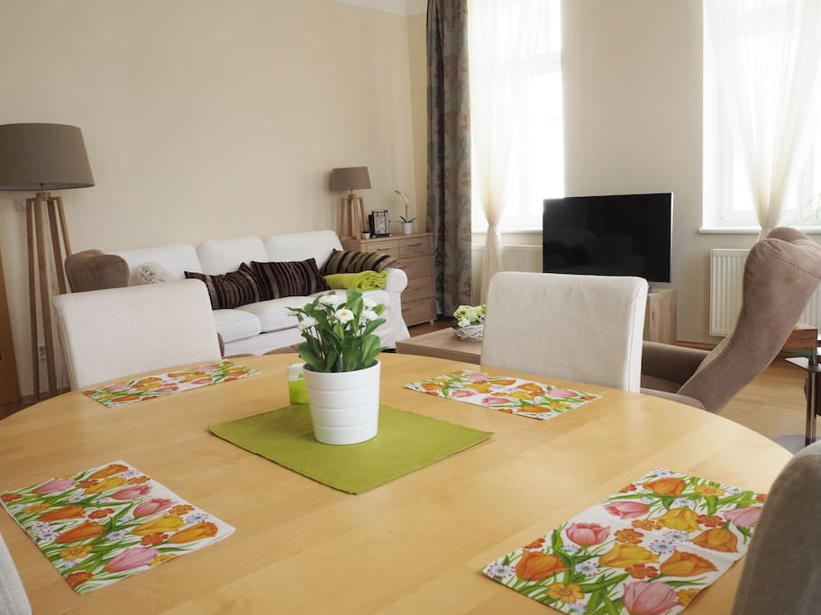 Dinning table with 4 chairs.
