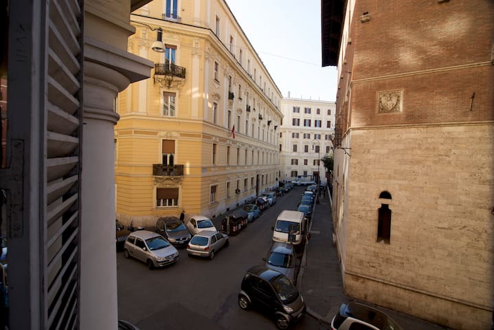 Elegant Central apartment gallery image 5