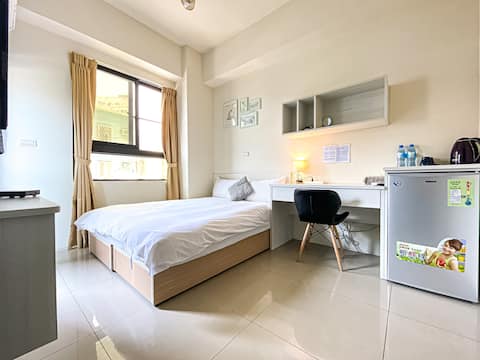 [In-room washer] Large Window Room · Near Night Market