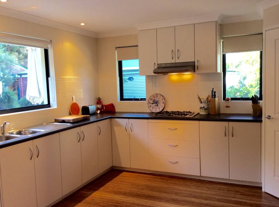 Spacious kitchen (fully equipped)