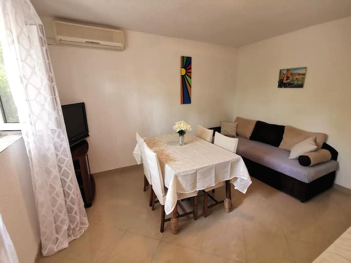 Villa Ruža, 30m By The Beach, No. 2 - Makarska