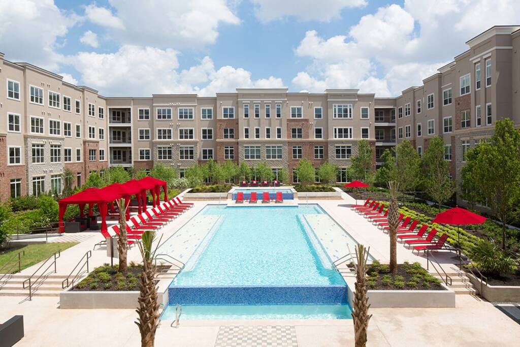 Nice Pool with Cabana's