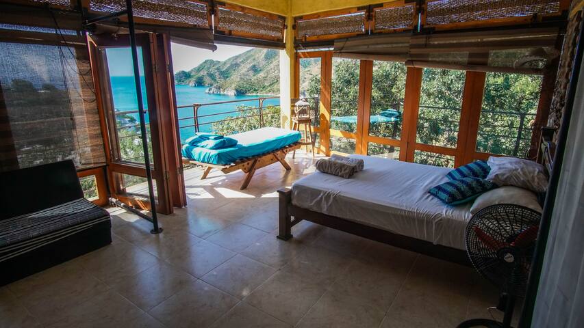 Designer Beach house w/Pool & breathtaking views