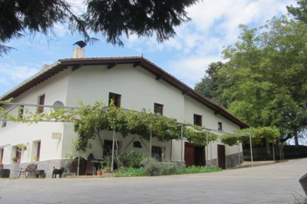 Vista exterior del caserio