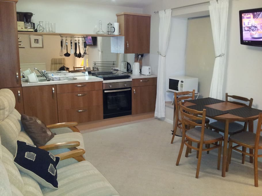 Guest lounge/kitchen