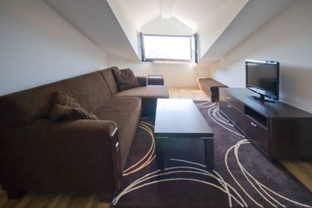 APARTMENT 8