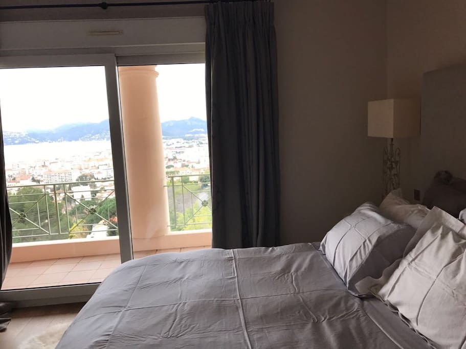 Master bedroom with bay view (Cannes la Bocca, Mandelieu)