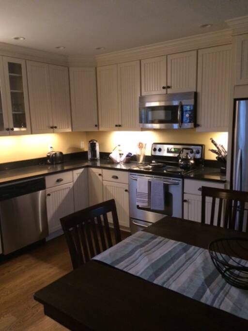 Kitchen & Dining