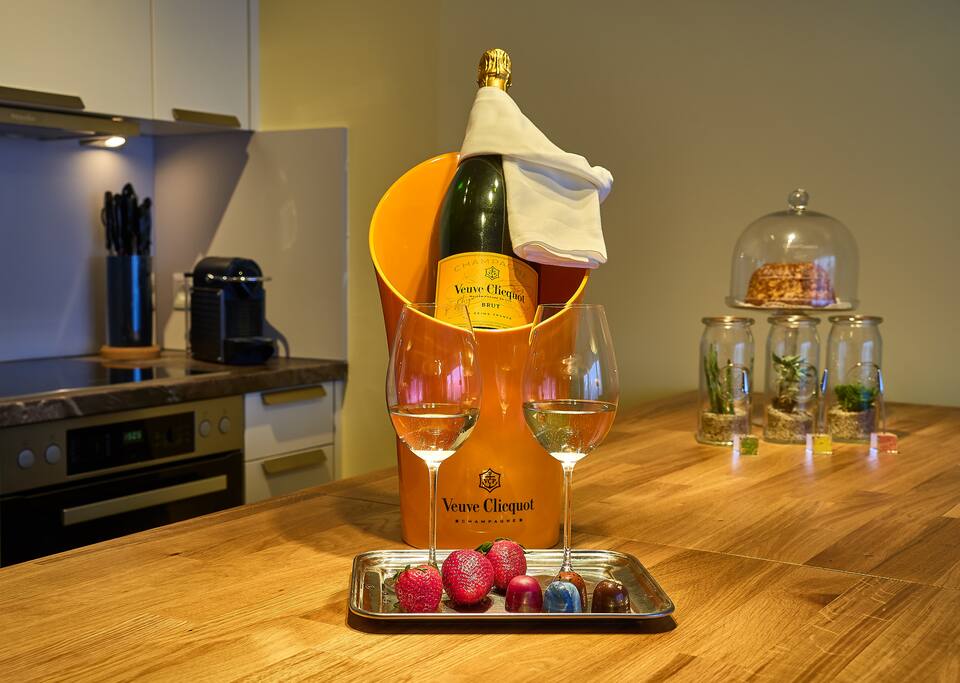 Wie wäre es? Beginnen Sie Ihren Urlaub mit einem Glas Champagner!