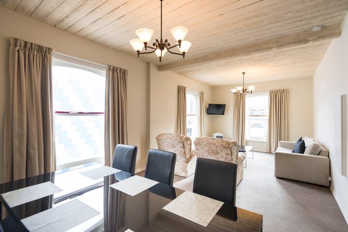 Hobart CBD Premium Apartment, 3 mins to waterfront gallery image 4