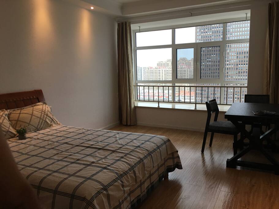 sea-view room, cozy bed, simple decoration, homemade seafood, hope you can feel my hospitality and enjoy your holiday close to the see.