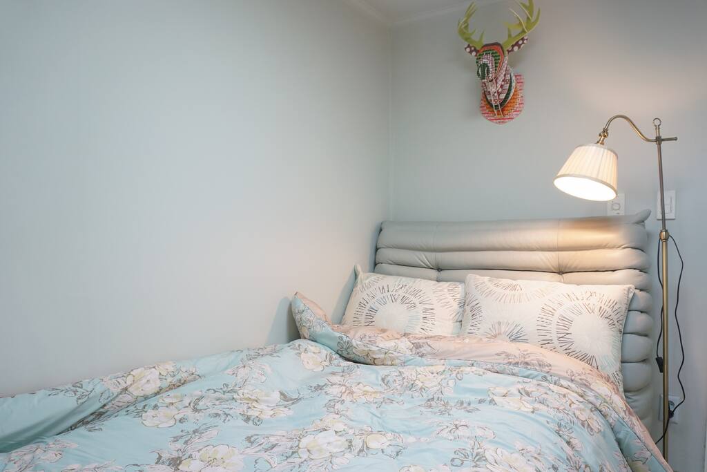 Luxury bedding-Allerman, One of the best bedding brand in Korea, Nighy Therapy mattress & leather frame.