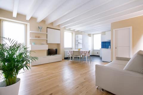 Beautiful house 50mt. from the sea in the historic center