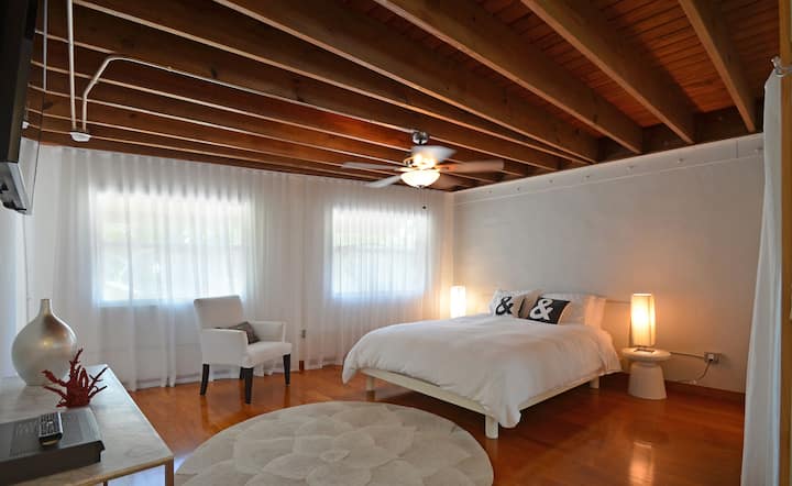 2nd floor. Open bedroom, full bathroom and walk in closet.Black out curtains.