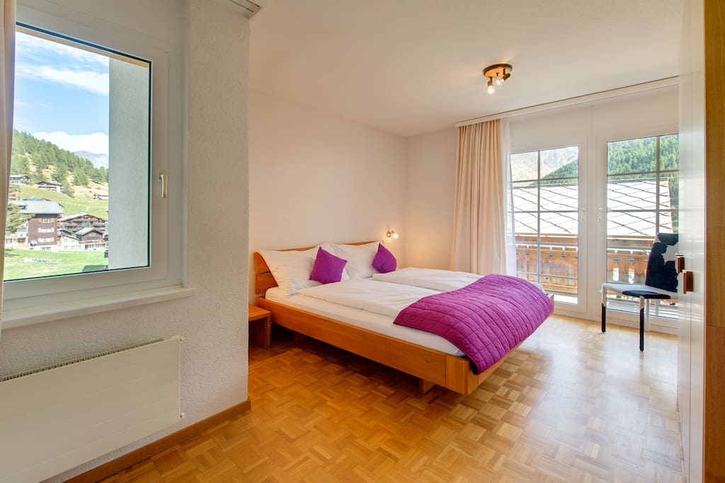 Schlafzimmer 1