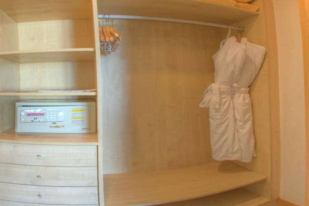royal club master bedroom walk-in closet