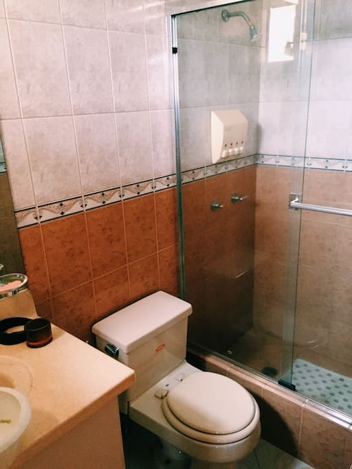 Baño dentro de habitación