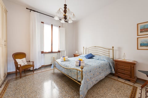 Annuncio Airbnb popolare: Apartment with large garden and porch a Firenze