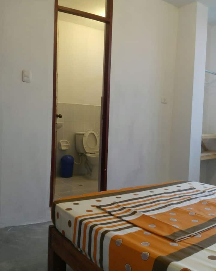 غرفة نوم مزدوجة 2 (شخصان) مع حمام مدمج. 