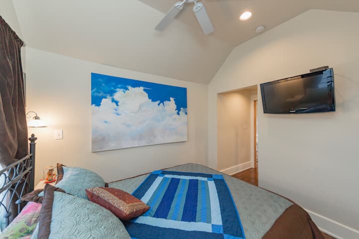 Second bedroom also has vaulted ceilings and memory foam queen sized bed!