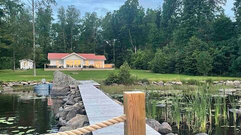 Newbuilt Lakeside house with amazing view