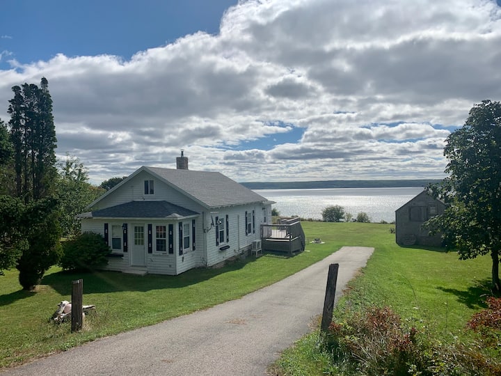 Jimmy's Cottage. Waterfront. Open year round. Cottages for Rent in Port Wade, Nova Scotia