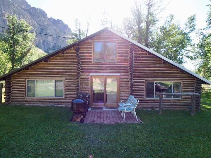 Castle Creek Cabin - Outdoor Lover's Dream!