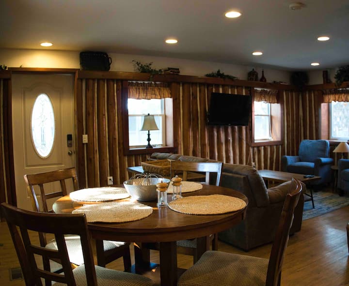 Pet-friendly Cabin With Lake Views And Fire Pit - Houghton Lake, MI