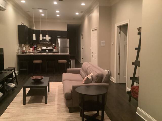 Beautiful space in NW Chicago gallery image 3