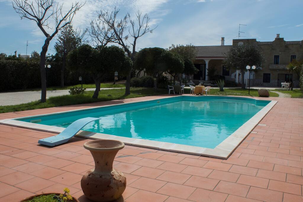 PISCINA ALL'APERTO