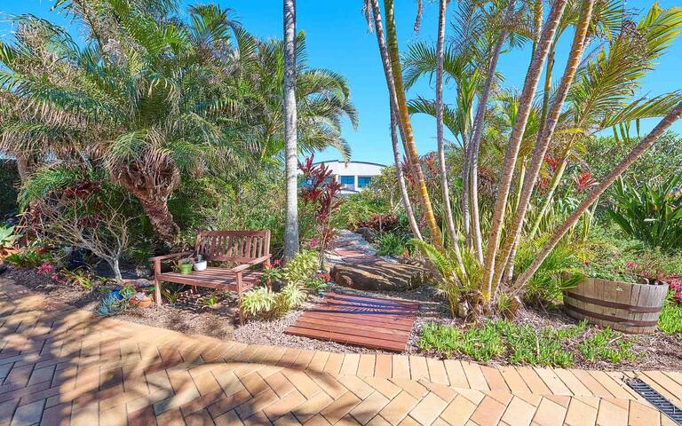 Amazing ocean views opposite Sharpes Beach gallery image 2