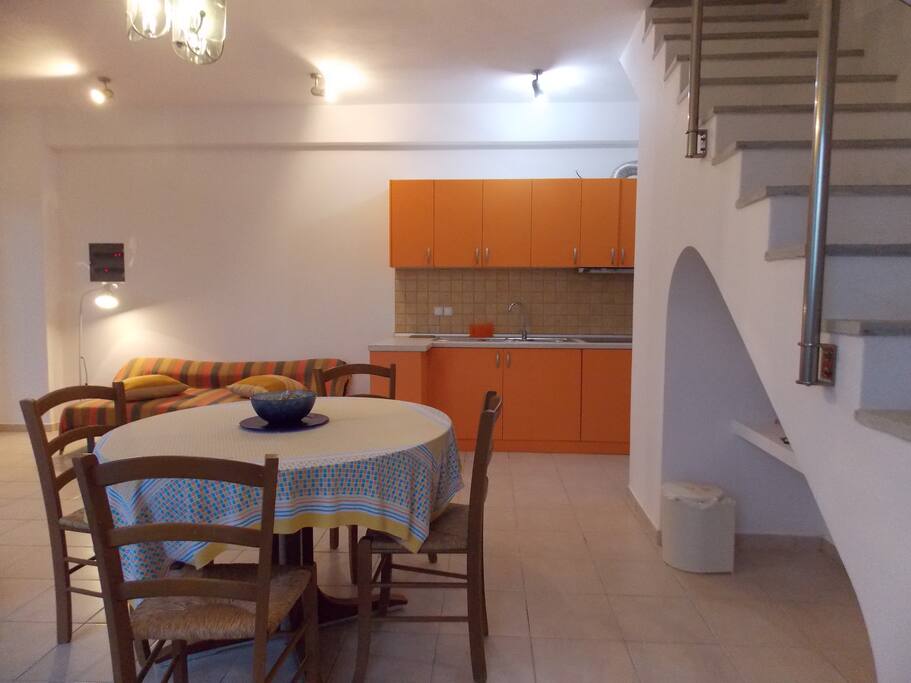 Dining & Kitchen Area