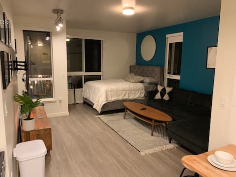 Stylish DTLA Studio With View Near Staples Center