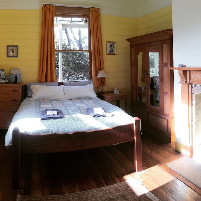 Craftsman-built queen size bed