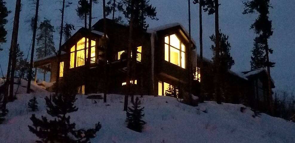 The Penthouse... Epic Views, Hot Tub, A+ Location!