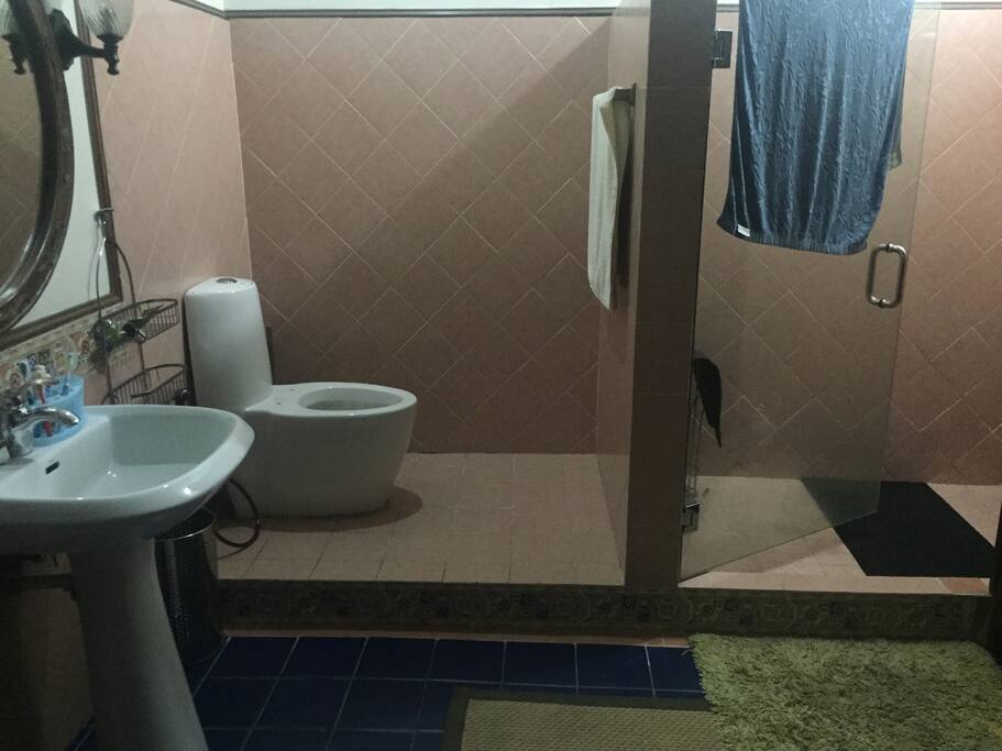 Two maids ready to clean every day... Very Clean room and area... Free