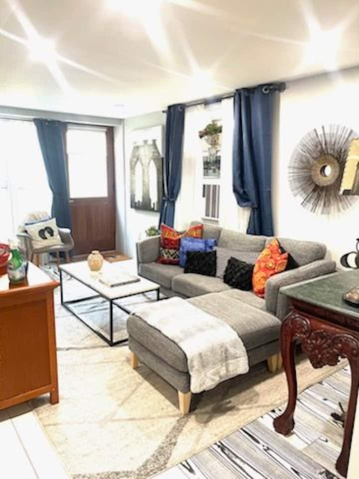 Spacious Two Bedroom In Brooklyn - Brooklyn
