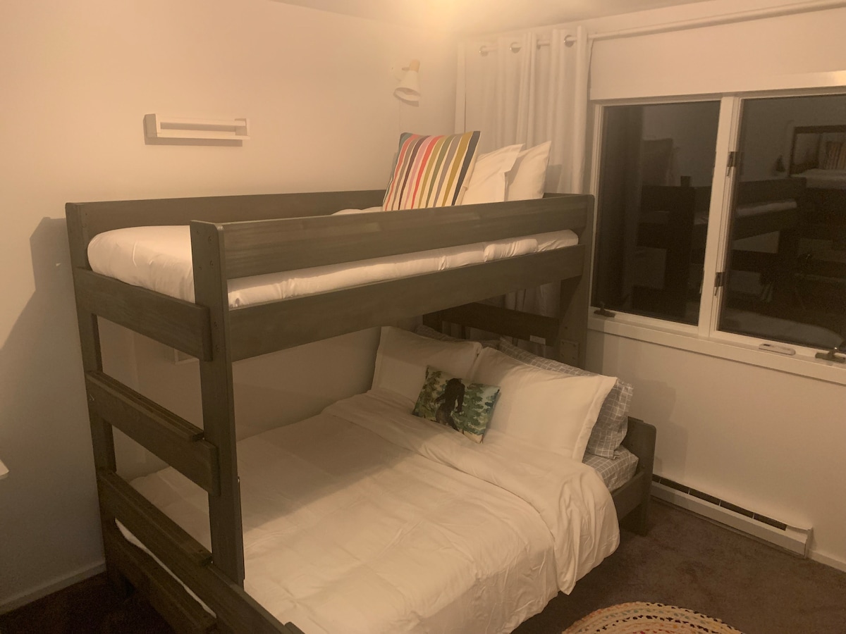 Двуетажна стая - за 3 души (2 - ро ниво)